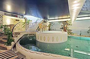 Die einmalige Wellnesslandschaft und Erlebnislandschaft des Hotels lädt zu einem erholsamen Wellnessurlaub über Silvester ein.