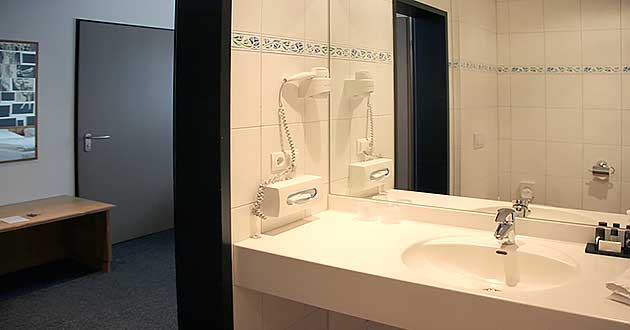 Kurzurlaub mit Skiurlaub in Europas grter Indoor-Wintersporthalle. Urlaub in Mecklenburg MV