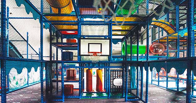 Kurzurlaub mit Skiurlaub in Europas grter Indoor-Wintersporthalle. Urlaub in Mecklenburg MV